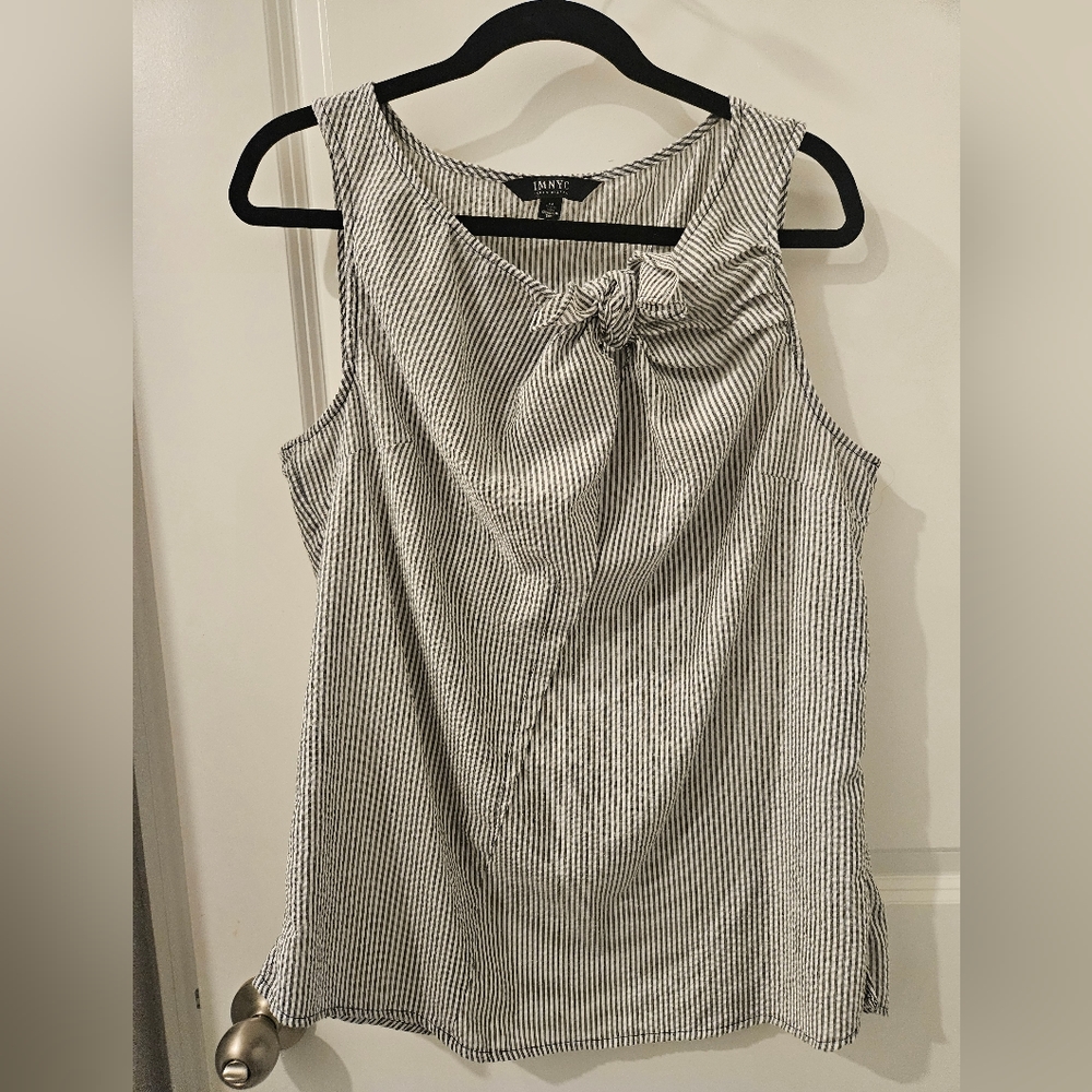 IM NYC Isaac Mizrahi gray and white sleeveless seersucker top size 14